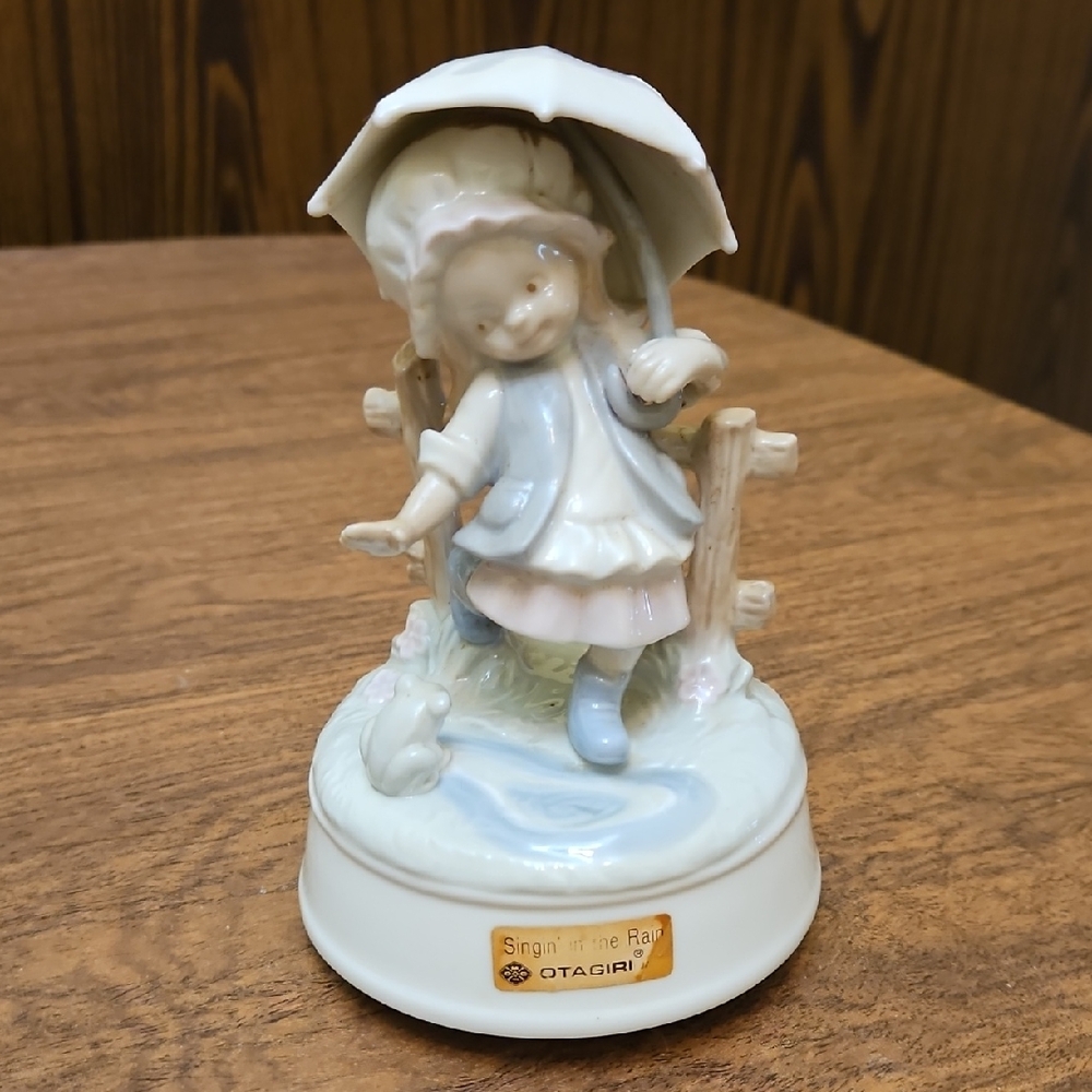 Otagiri vintage Singing in the Rain musical Figurine